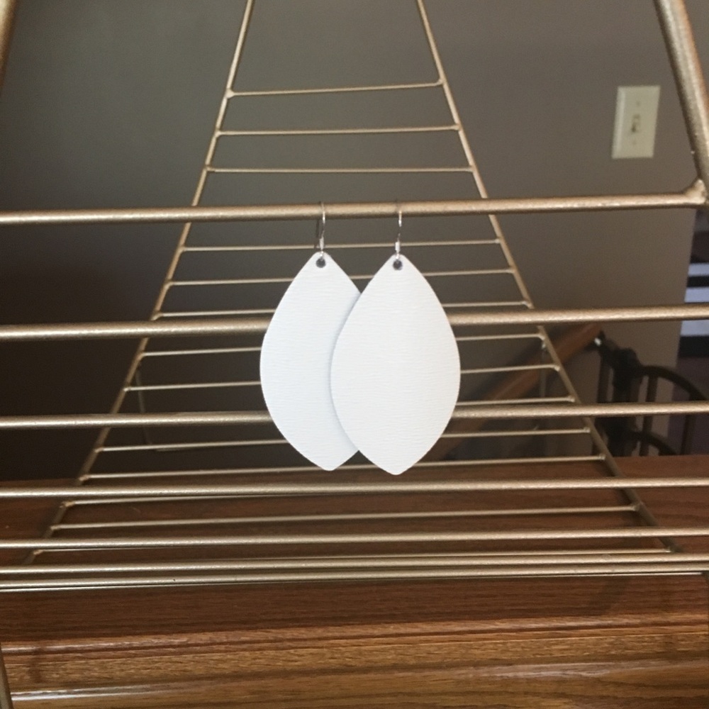 Leather teardrop earrings. White, back is black.